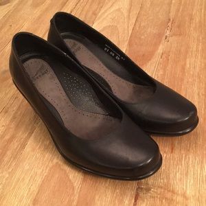 Dansko Black Career Classic Heels Pumps Size 37